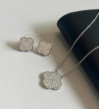 Load image into Gallery viewer, Cz paved clover necklace